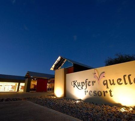 Kupferquelle Resort 추메브 외부 사진