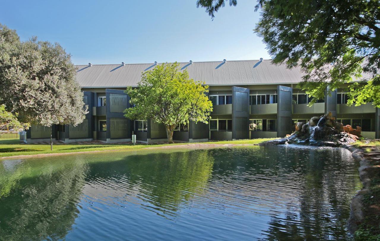 Kupferquelle Resort 추메브 외부 사진
